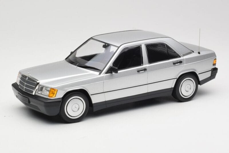 Mercedes 190E W201 シルバー Minichamps 1:18 155037004 メタル