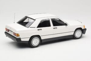 Mercedes 190E W201 ホワイト Minichamps 1:18 155037002 メタル - 画像 2/6
