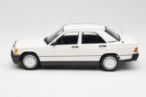 Mercedes 190E W201 ホワイト Minichamps 1:18 155037002 メタル - 画像 3/6