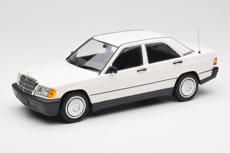 Mercedes 190E W201 ホワイト Minichamps 1:18 155037002 メタル