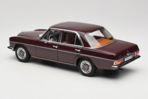 Mercedes 200 W115 ダークレッドブラウン Norev 1:18 183778 メタル - 画像 7/8