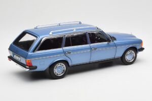 Mercedes 200 S123 T-Model ダイヤモンド ブルー ディーラー エディション Norev 1:18 B66040671 メタル - 画像 3/8