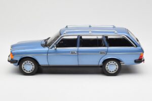 Mercedes 200 S123 T-Model ダイヤモンド ブルー ディーラー エディション Norev 1:18 B66040671 メタル - 画像 4/8