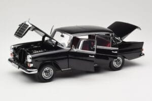 Mercedes 200 W110 ブラック Norev 1:18 183574 メタル - 画像 2/8