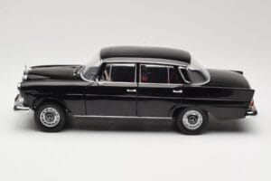 Mercedes 200 W110 ブラック Norev 1:18 183574 メタル - 画像 4/8