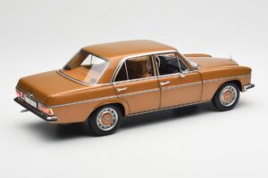 Mercedes 200 W115 バイケーン ゴールド ディーラー エディション Norev 1:18 B66040665 メタル - 画像 3/8