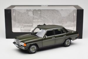 Mercedes 200 W123 サイプレス グリーン メタリック ディーラー エディション Norev 1:18 B66040654 メタル - 画像 8/8