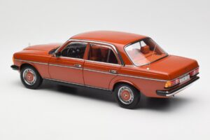 Mercedes 200 W123 イングリッシュ レッド ディーラー エディション Norev 1:18 B66040653 メタル - 画像 7/8