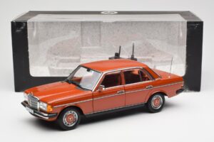 Mercedes 200 W123 イングリッシュ レッド ディーラー エディション Norev 1:18 B66040653 メタル - 画像 8/8