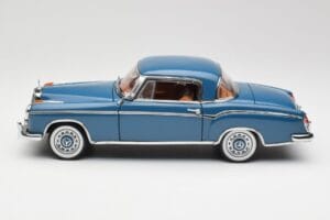 Mercedes 220 SE W128 ブルー Sun Star 1:18 3561 メタル - 画像 4/8