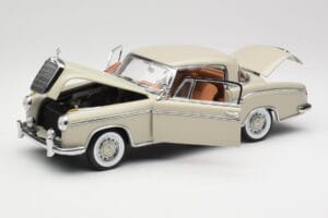 Mercedes 220 SE W128 Coupe ライトグレー Sun Star 1:18 3568 メタル - 画像 2/8