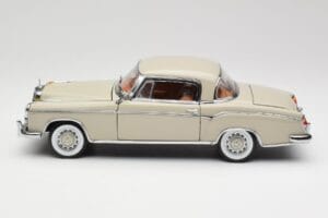 Mercedes 220 SE W128 Coupe ライトグレー Sun Star 1:18 3568 メタル - 画像 4/8