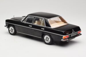 Mercedes 220D W115 ブラック MCG 1:18 MCG18117 メタル - 画像 5/6