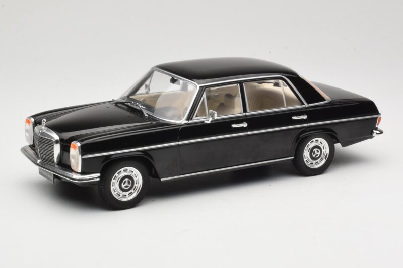 Mercedes 220D W115 ブラック MCG 1:18 MCG18117 メタル