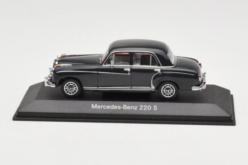 Mercedes 220S W180 ライトグレー Minichamps 1:43 B66040534 メタル