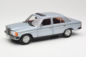 Mercedes 230E W123 シルバー & ライトブルー Revell 1:18 08407 メタル