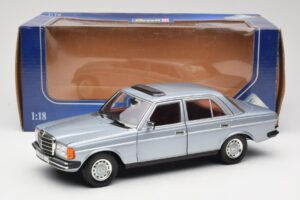 Mercedes 230E W123 シルバー & ライトブルー Revell 1:18 08407 メタル - 画像 8/8