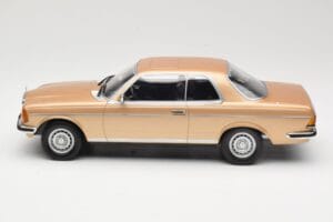Mercedes 280 CE C123 ゴールド Norev 1:18 183587 メタル - 画像 3/6