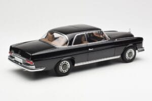 Mercedes 280 SE W111 クーペ ブラック AUTOart 1:18 76286 メタル - 画像 3/8