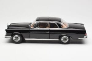 Mercedes 280 SE W111 クーペ ブラック AUTOart 1:18 76286 メタル - 画像 4/8