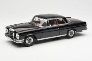 Mercedes 280 SE W111 クーペ ブラック AUTOart 1:18 76286 メタル