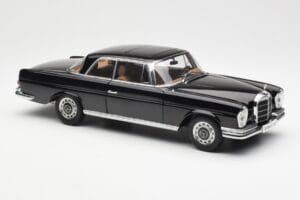 Mercedes 280 SE W111 クーペ ブラック AUTOart 1:18 76286 メタル - 画像 6/8