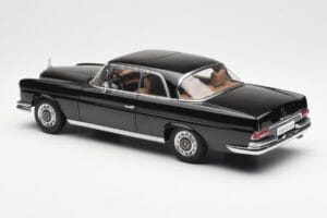 Mercedes 280 SE W111 クーペ ブラック AUTOart 1:18 76286 メタル - 画像 7/8