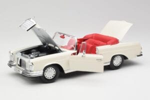 Mercedes 280SE W108 アイボリーホワイト Maisto 1:18 50223 メタル - 画像 2/8