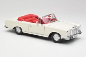 Mercedes 280SE W108 アイボリーホワイト Maisto 1:18 50223 メタル - 画像 6/8
