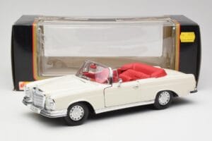Mercedes 280SE W108 アイボリーホワイト Maisto 1:18 50223 メタル - 画像 8/8