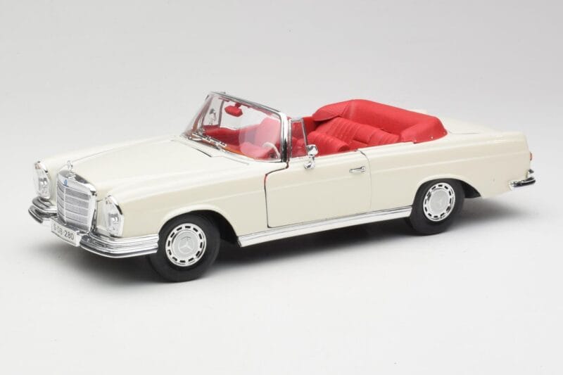Mercedes 280SE W108 アイボリーホワイト Maisto 1:18 50223 メタル