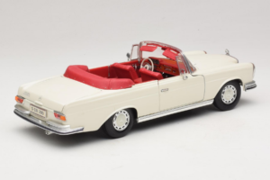Mercedes 280 SE W108 ホワイト Maisto 1:18 52111 メタル - 画像 3/8