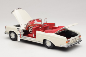Mercedes 280 SE W108 ホワイト Maisto 1:18 52111 メタル - 画像 5/8