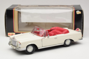 Mercedes 280 SE W108 ホワイト Maisto 1:18 52111 メタル - 画像 8/8