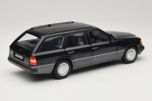 Mercedes 300 D W124 エステート ブラック Norev 1:18 183960 メタル - 画像 3/8