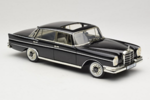 Mercedes 300 SE W112 Black Metallic Revell 1:18 08910 メタル - 画像 6/8