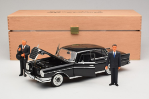 Mercedes 300 SE ブラック フィギュア付き Revell 1:18 09050 メタル - 画像 9/9