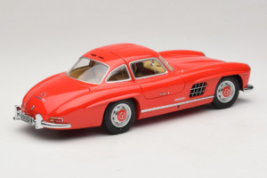 Mercedes 300 SL Gullwing レッド Minichamps 1:18 180039001 メタル - 画像 3/8