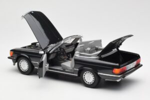 Mercedes 300 SL R107 ブラック パール ディーラー エディション Norev 1:18 B66040678 メタル - 画像 7/10