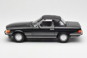 Mercedes 300 SL R107 ブラック パール ディーラー エディション Norev 1:18 B66040678 メタル - 画像 5/10