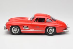 Mercedes 300 SL レッド Bburago 1:18 3015 メタル - 画像 4/8