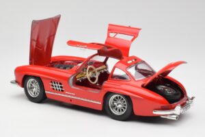 Mercedes 300 SL レッド Bburago 1:18 3015 メタル - 画像 5/8