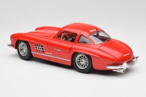 Mercedes 300 SL レッド Bburago 1:18 3015 メタル - 画像 7/8