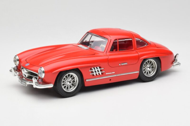 Mercedes 300 SL レッド Bburago 1:18 3015 メタル
