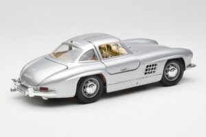 Mercedes 300 SL シルバー Bburago 1:18 3013 メタル - 画像 3/8