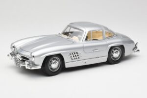 Mercedes 300 SL シルバー Bburago 1:18 3013 メタル