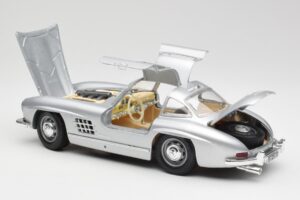 Mercedes 300 SL シルバー Bburago 1:18 3013 メタル - 画像 5/8