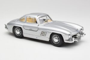 Mercedes 300 SL シルバー Bburago 1:18 3013 メタル - 画像 6/8