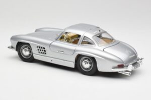 Mercedes 300 SL シルバー Bburago 1:18 3013 メタル - 画像 7/8