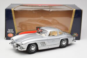 Mercedes 300 SL シルバー Bburago 1:18 3013 メタル - 画像 8/8